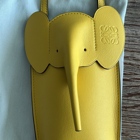 NWT: Loewe Elephant Pocket in leather with shoulder in yellow - Picture 2 of 7